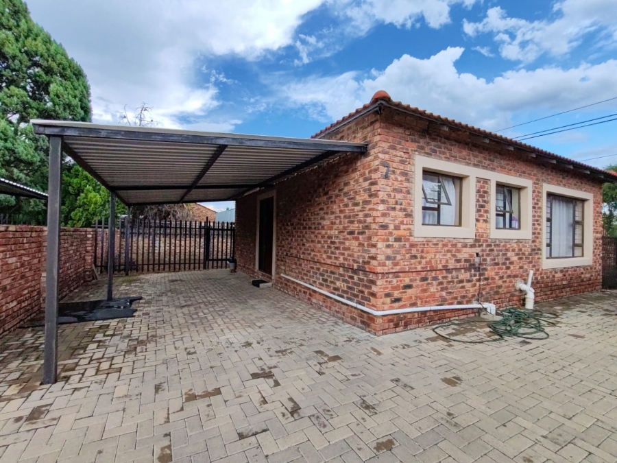 2 Bedroom Property for Sale in Miederpark North West